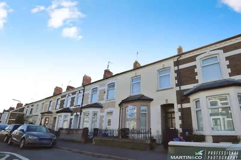 3 Bedroom House For Sale No Onward Chain