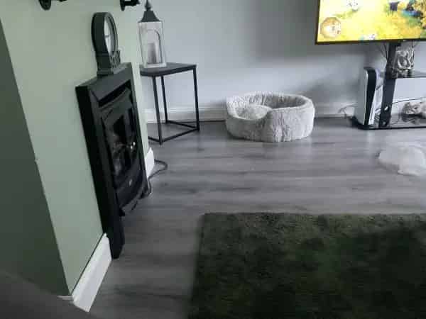 3 Bedroom Home Near Schools Shops and Transportation