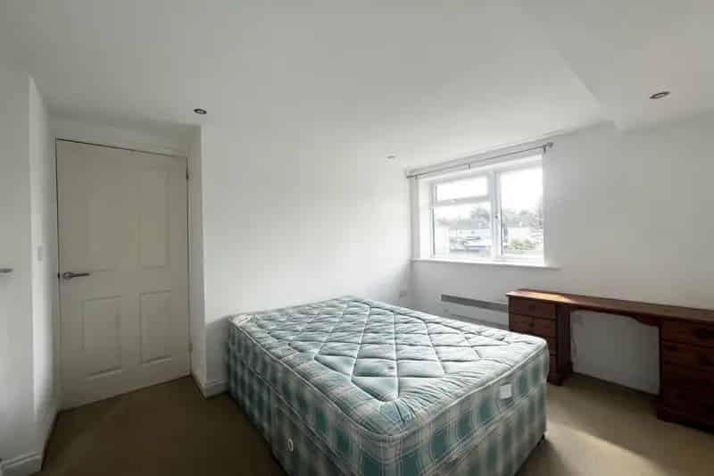One Bedroom Maisonette with Parking and Loft Storage