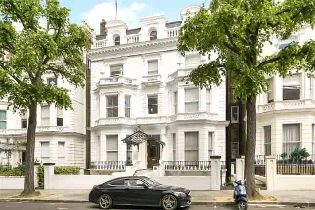 Flat for Sale in Holland Park Kensington W11