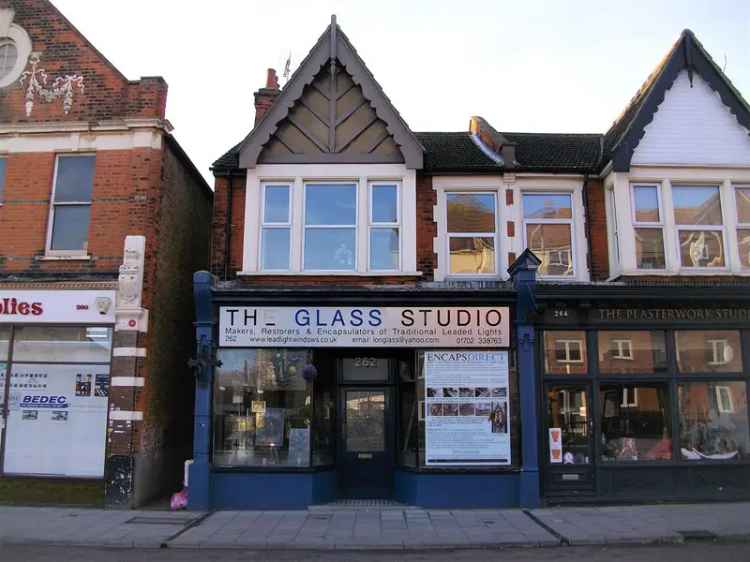 Retail Unit to Let on London Road