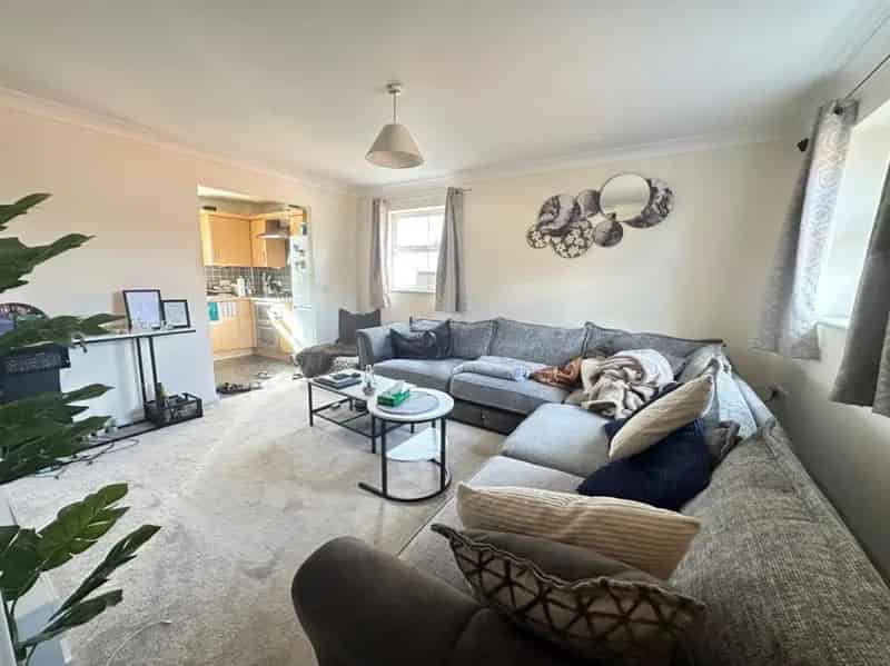 2 Bed Flat for Sale Weston Turville
