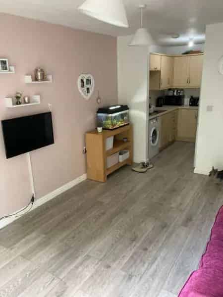 Large 2 Bed Flat Near Town Center Pets Allowed