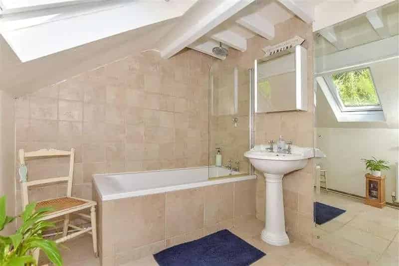 5 bed house for sale