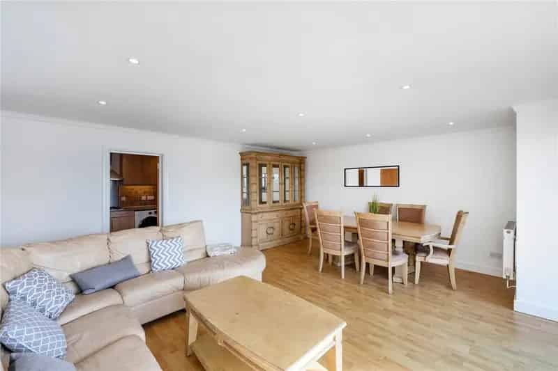 2 Bedroom Flat London Docklands River Views Furnished Apartment