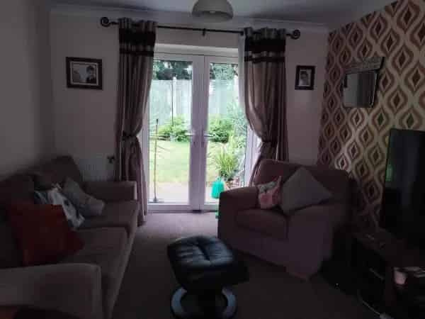 2-Bed House in Quiet Village Near Shops and Schools