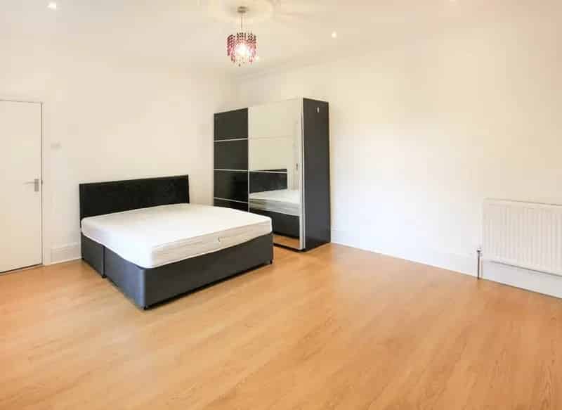 Spacious Studio near Finsbury Park with Private Garden
