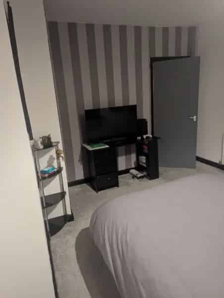 2 Bedroom House Near Parks and Schools