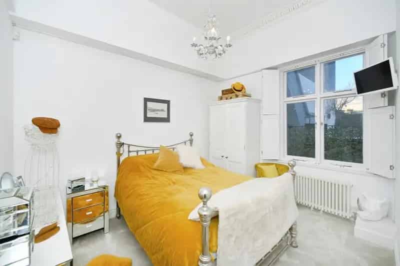 3 Bedroom Apartment for Sale - No Onward Chain