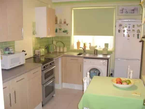 3 Double Bedroom House Near Schools and Transport