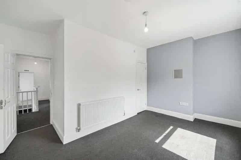 3 Bed Mid Terrace House For Sale