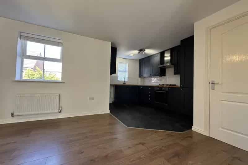 Modern 2-Bed Ground Floor Apartment - Zero Deposit Available
