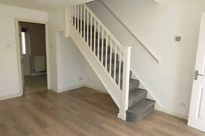 2-Bedroom Mid Terrace House in Cepen Park North