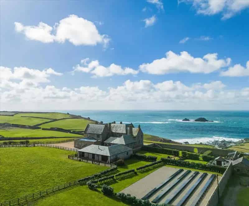 10 bedroom detached house for sale