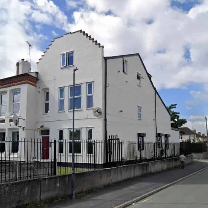 1 Bed Flat Rock Ferry Close to Amenities