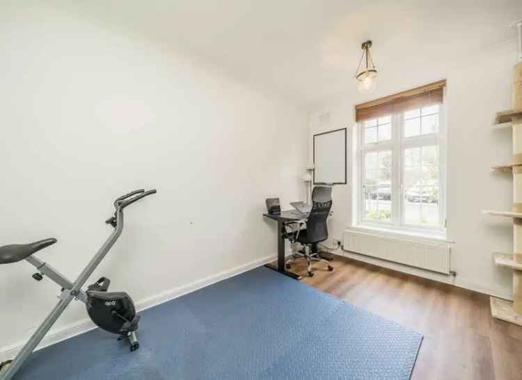 Flat For Sale in Portsmouth Road, Elmbridge, England