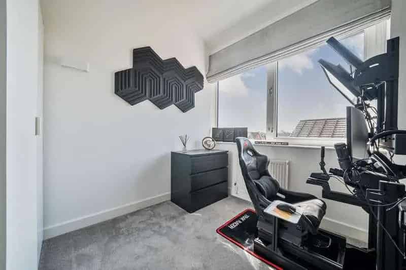 2 Bed Flat for Sale - Stylish Apartment with Parking