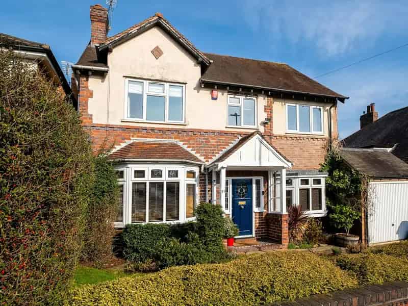 Five Bedroom Detached House for Sale