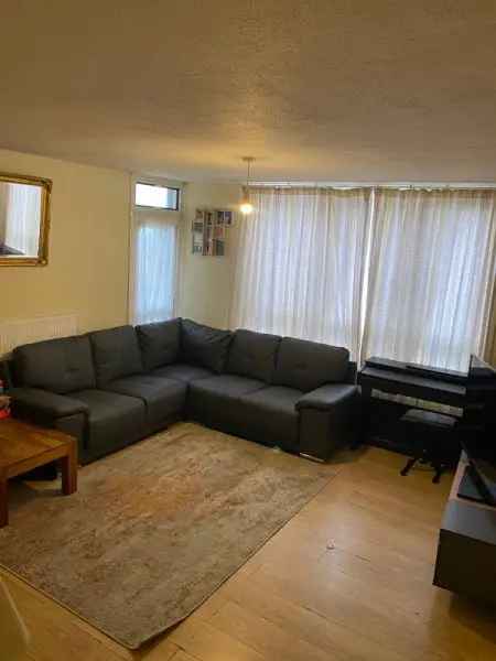 Large 2-Bedroom Flat Islington Near City of London