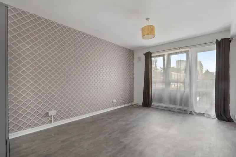 2 Bedroom Flat House to Rent