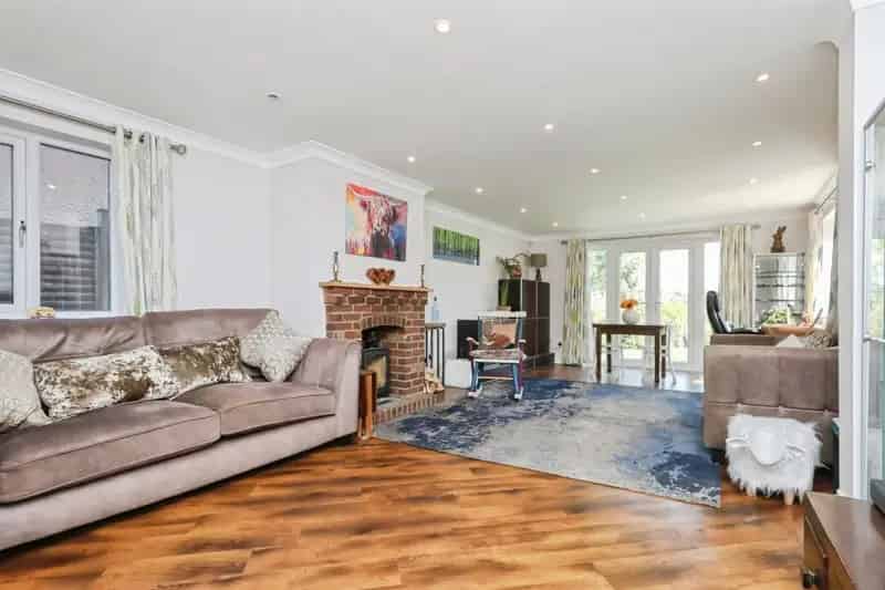 Spacious 4-Bedroom Detached Home with Large Garden and Garage