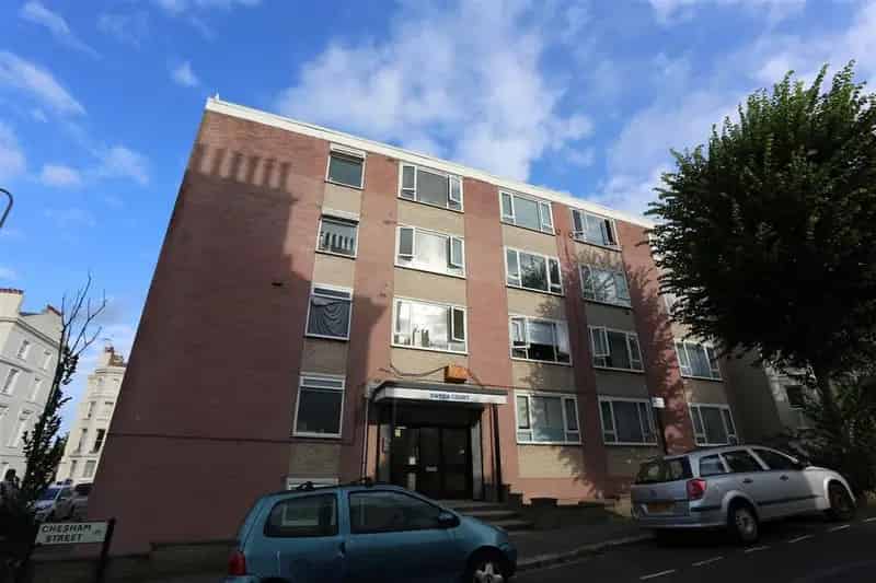 Studio to Rent with Permitted Payment Details