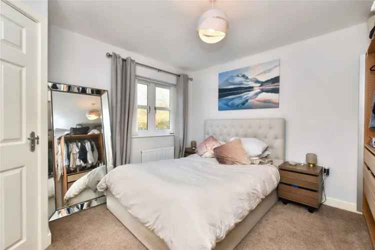 House For Sale in Leeds, England