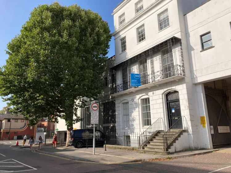 Cheltenham City Centre Office Building 2912 sq ft