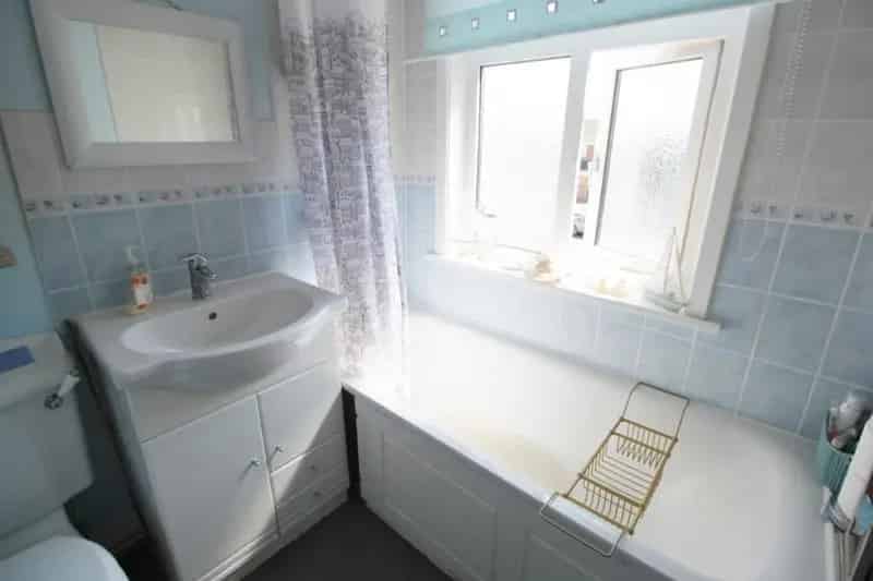 3 Bed Detached House For Sale Ample Parking No Forward Chain