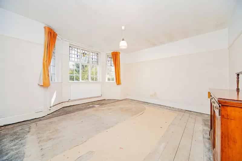 Spacious Detached Bungalow with Versatile Layout and Large Garden