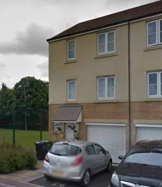 3-4 Bed House Near Sports Field Garage Parking Garden
