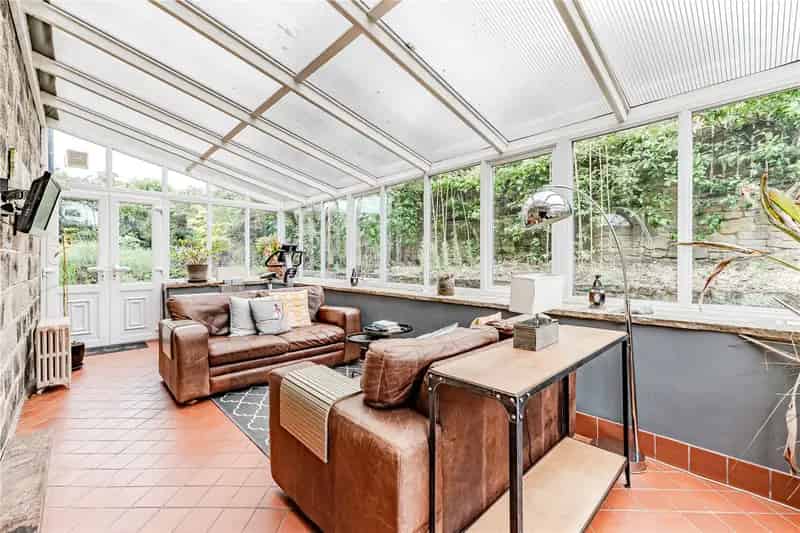 Four Bedroom Detached Home with Double Garage and Studio