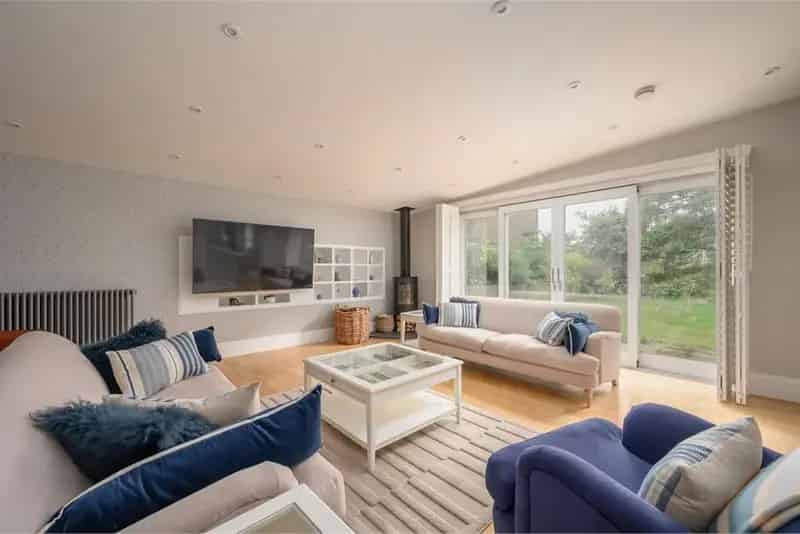 4 Bed Flat Maindoor with 2 Reception Rooms and Private Garden