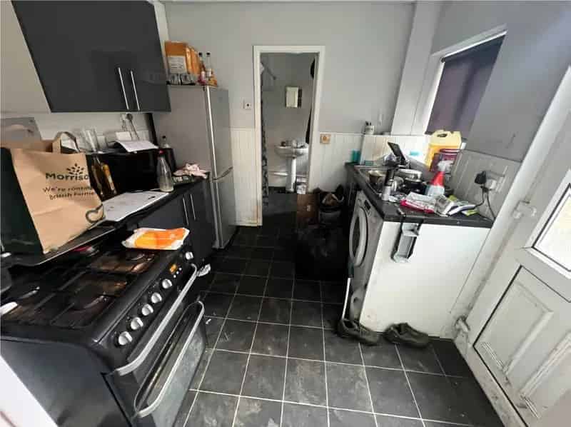 2 Bed Flat For Sale - 965 Years Lease Remaining - No Service Charge