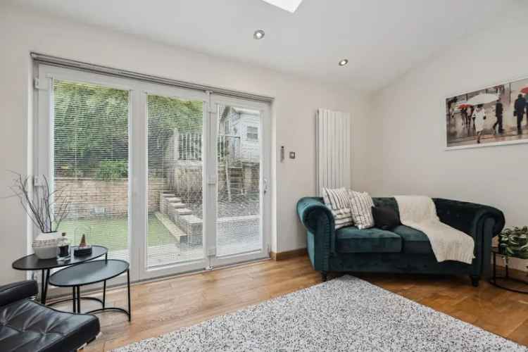 6-Apartment Detached Villa Near Bearsden Train Station