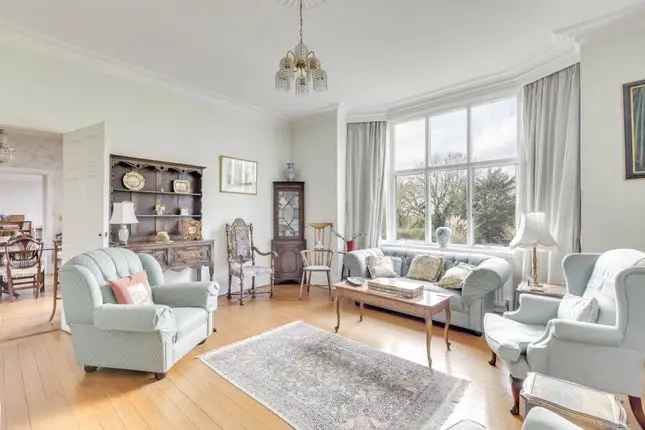 Edwardian Detached House for Sale in London NW2