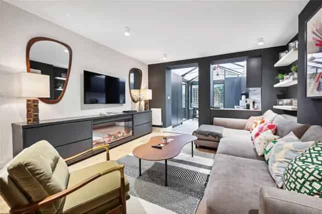 2-Bedroom Flat Kensington W8 - Private Patio Garden