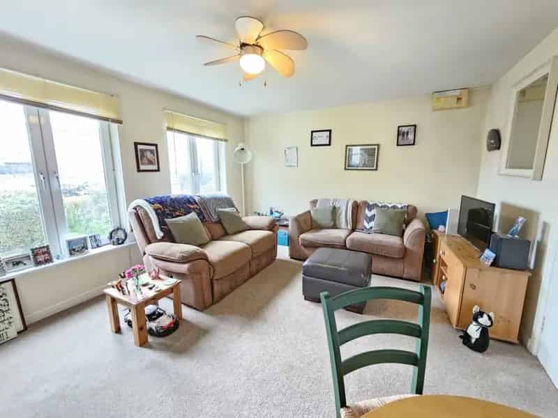2 Bedroom Flat for Sale Near Amenities