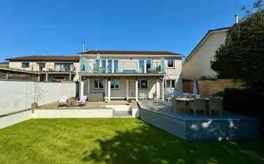 Spacious Detached House with Open Plan Living and Magnificent Views