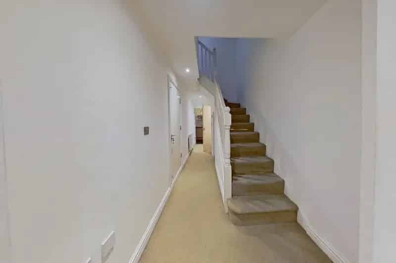 Well Presented Spacious Modern Family Home 4 Beds 2 Ensuites Barnsley