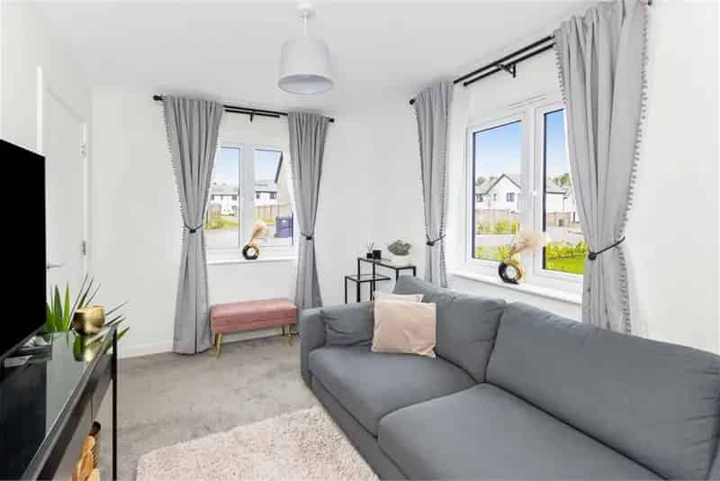 4 Bed Detached House in Kirkliston - Modern Family Home