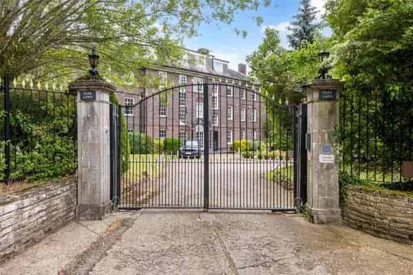 3-Bed Ground Floor Apartment Park Lawn Development Stoke Park Golf Course Views