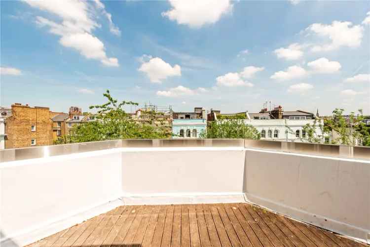 3 Bedroom Maisonette in London with Private Terrace