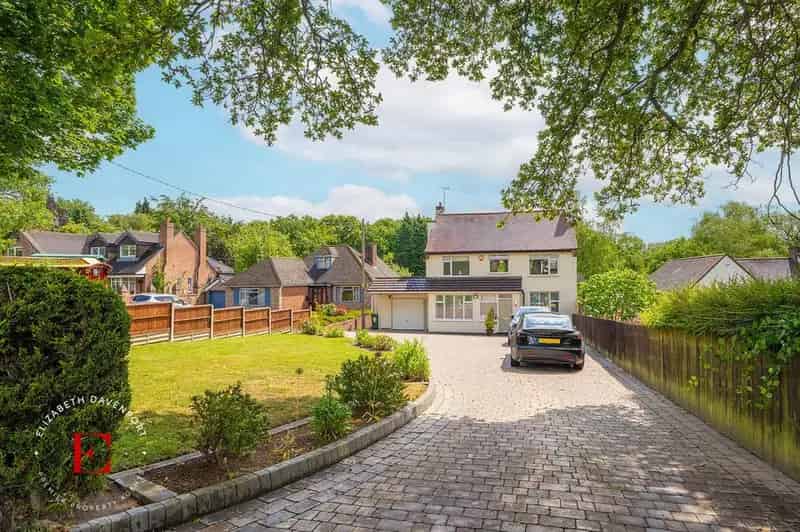 5 Bedroom Detached House for Sale Chain Free