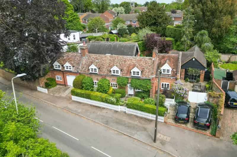Detached House for Sale with 5 Bedrooms Codicote Village