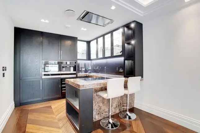 Luxury 2-Bedroom Flat to Rent in Strand London WC2R