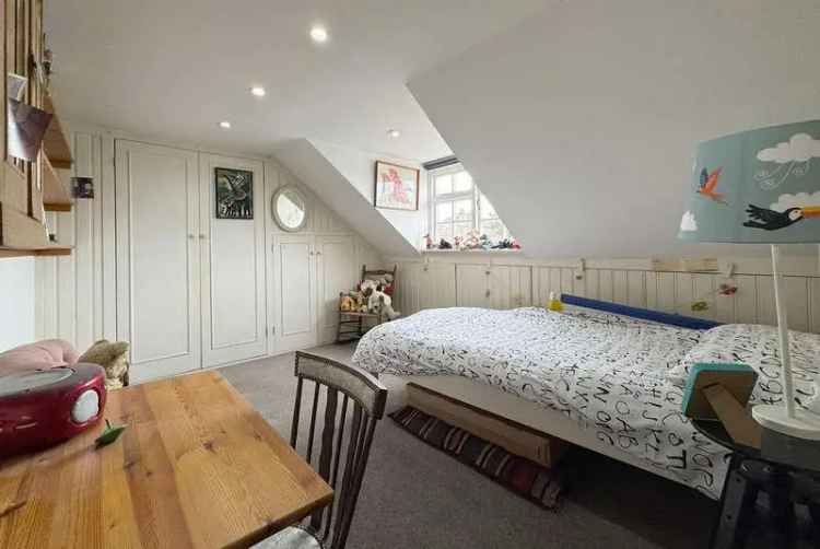 4 Bed House For Sale in Southampton Road