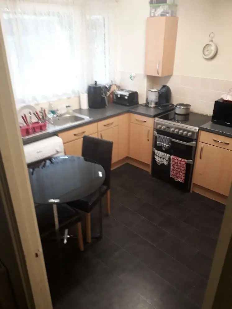 Spacious 3-Bed Maisonette Near Lewisham Station