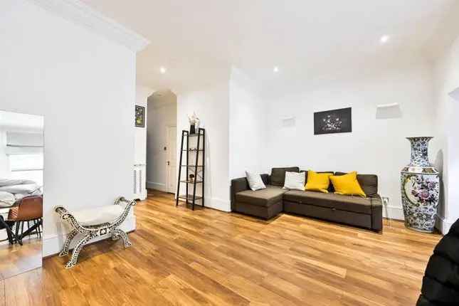 Flat to rent in Collingham Place, Earls Court, London SW5