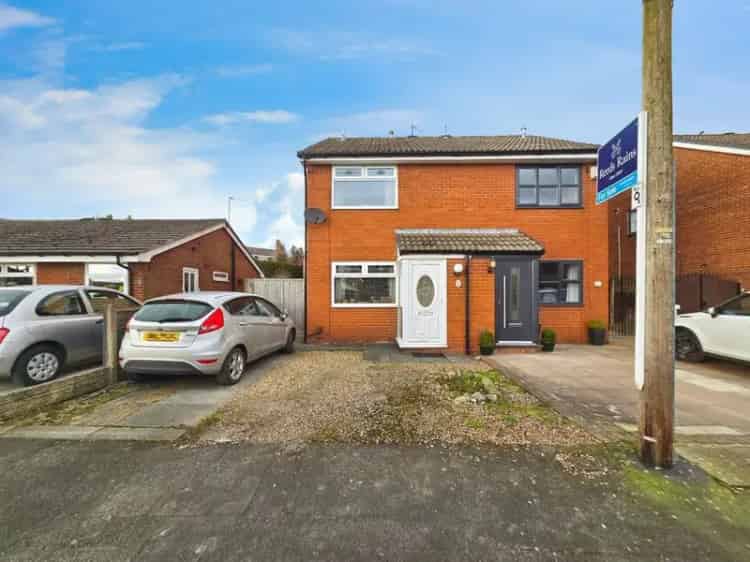 3 Bedroom Semi Detached House Ashton-in-Makerfield